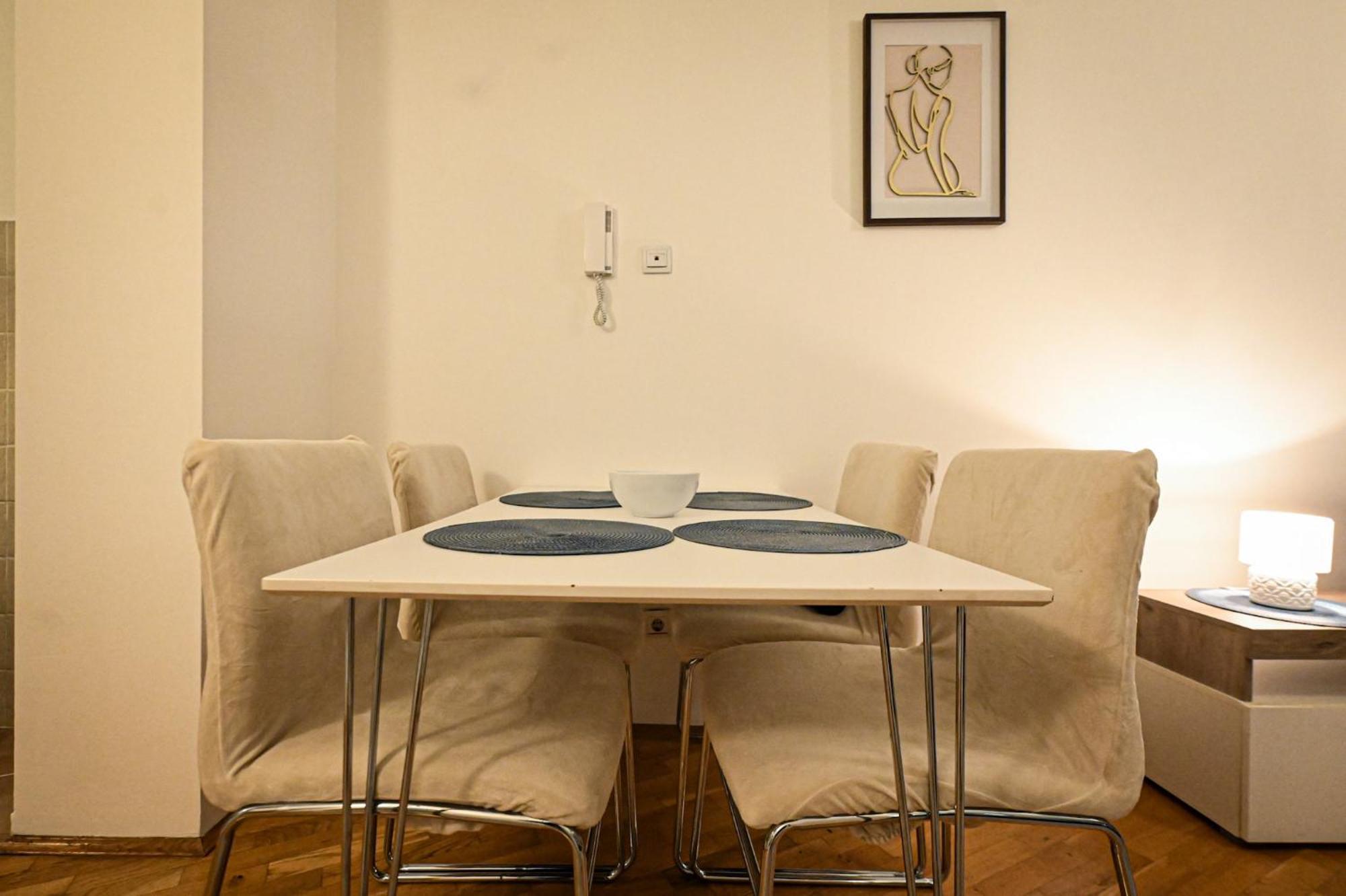 L&B Studio Apartment Pristina Esterno foto