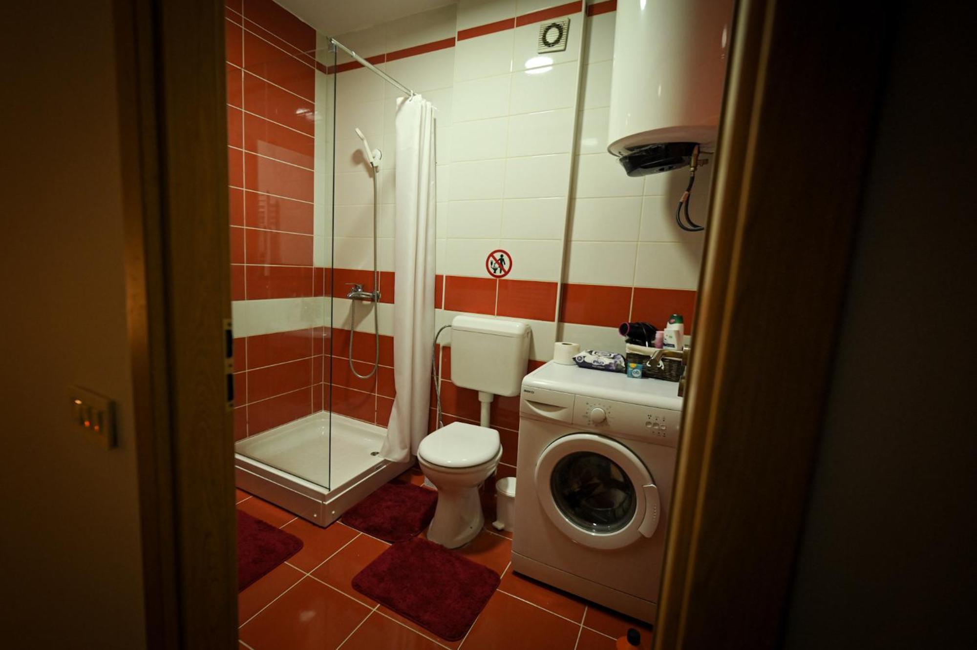 L&B Studio Apartment Pristina Esterno foto