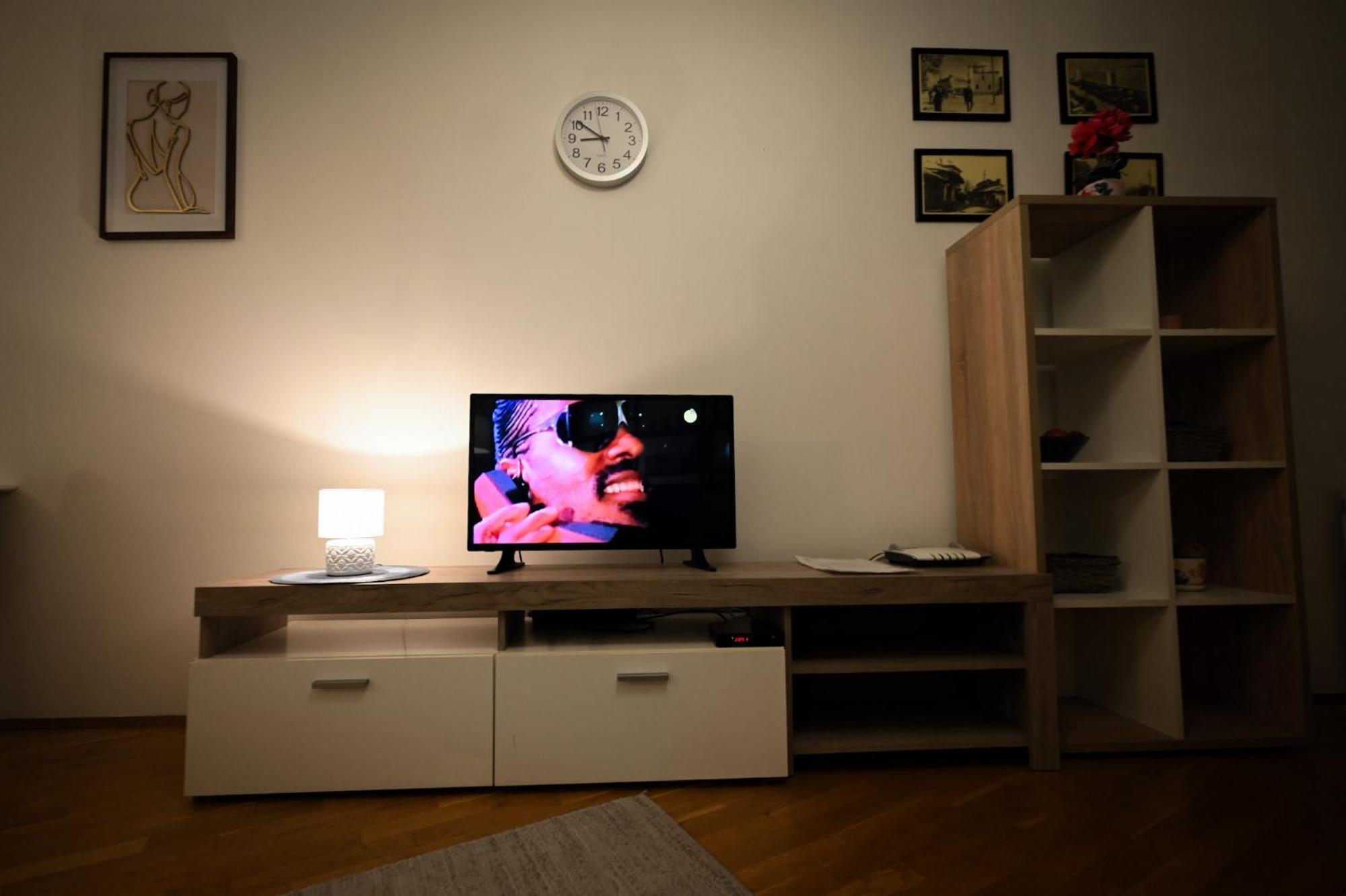 L&B Studio Apartment Pristina Esterno foto